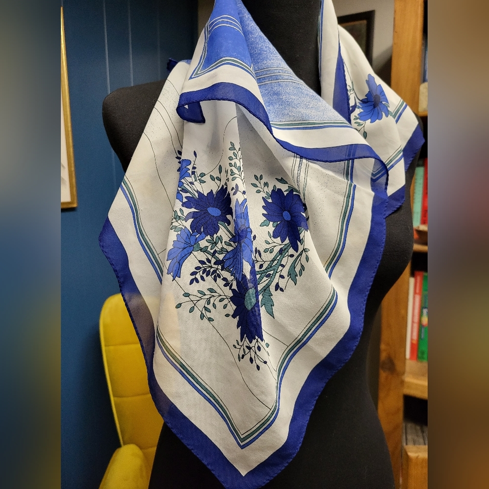 Pretty Floral Scarf - Picture 3 of 6
